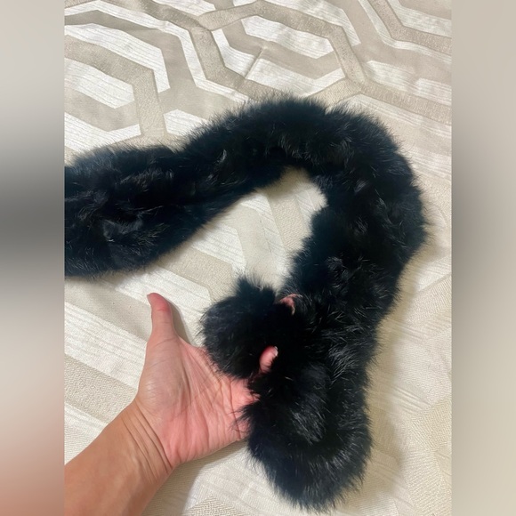 NWOT Faux Fur Black Scarf, super soft - Picture 2 of 4